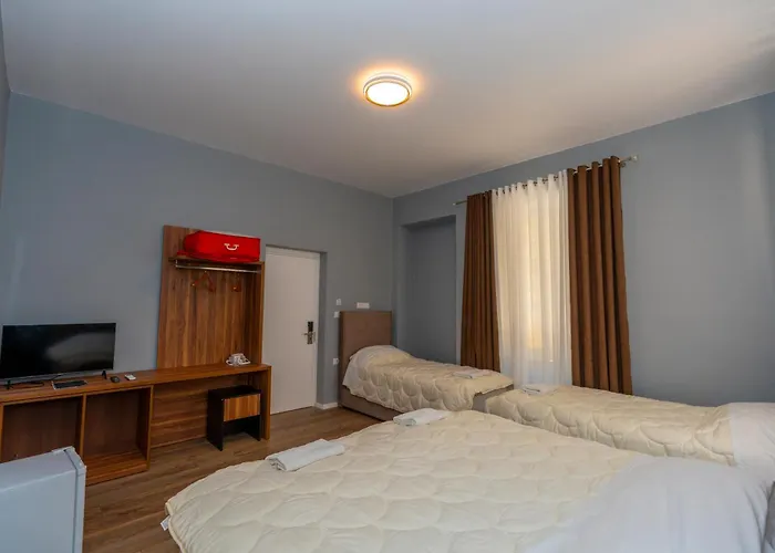 Hotel Gjuhadoli 2 4*