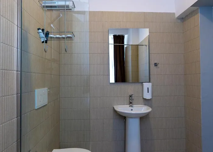 Gjuhadoli 2 ホテル 4*