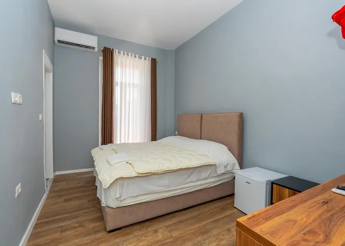 Gjuhadoli 2 ホテル 4*