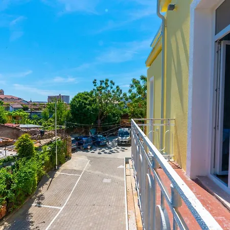 Hotel Gjuhadoli 2 4*