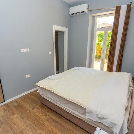 Gjuhadoli 2 Ξενοδοχείο 4*
