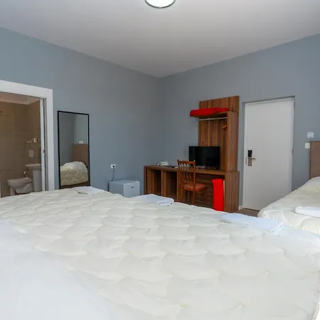 Hotel Gjuhadoli 2 4*