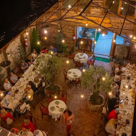 Ξενοδοχείο Gjuhadoli 2 4*