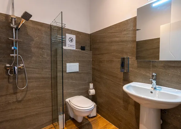 酒店 Gjuhadoli 2 4*