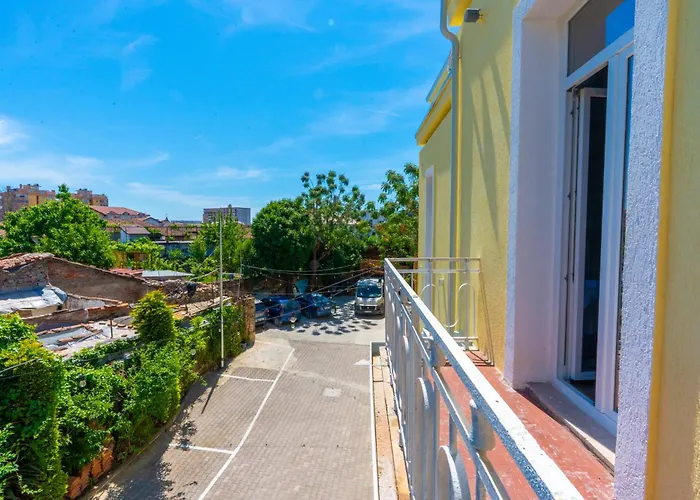 Hotel Gjuhadoli 2 4*