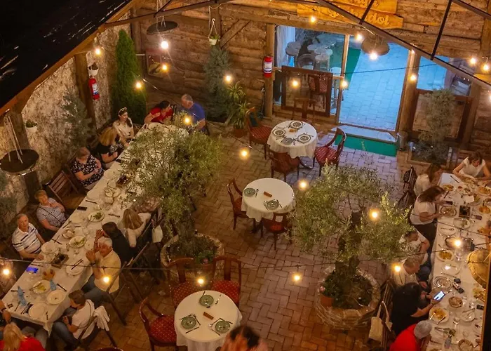 Hotel Gjuhadoli 2 4*